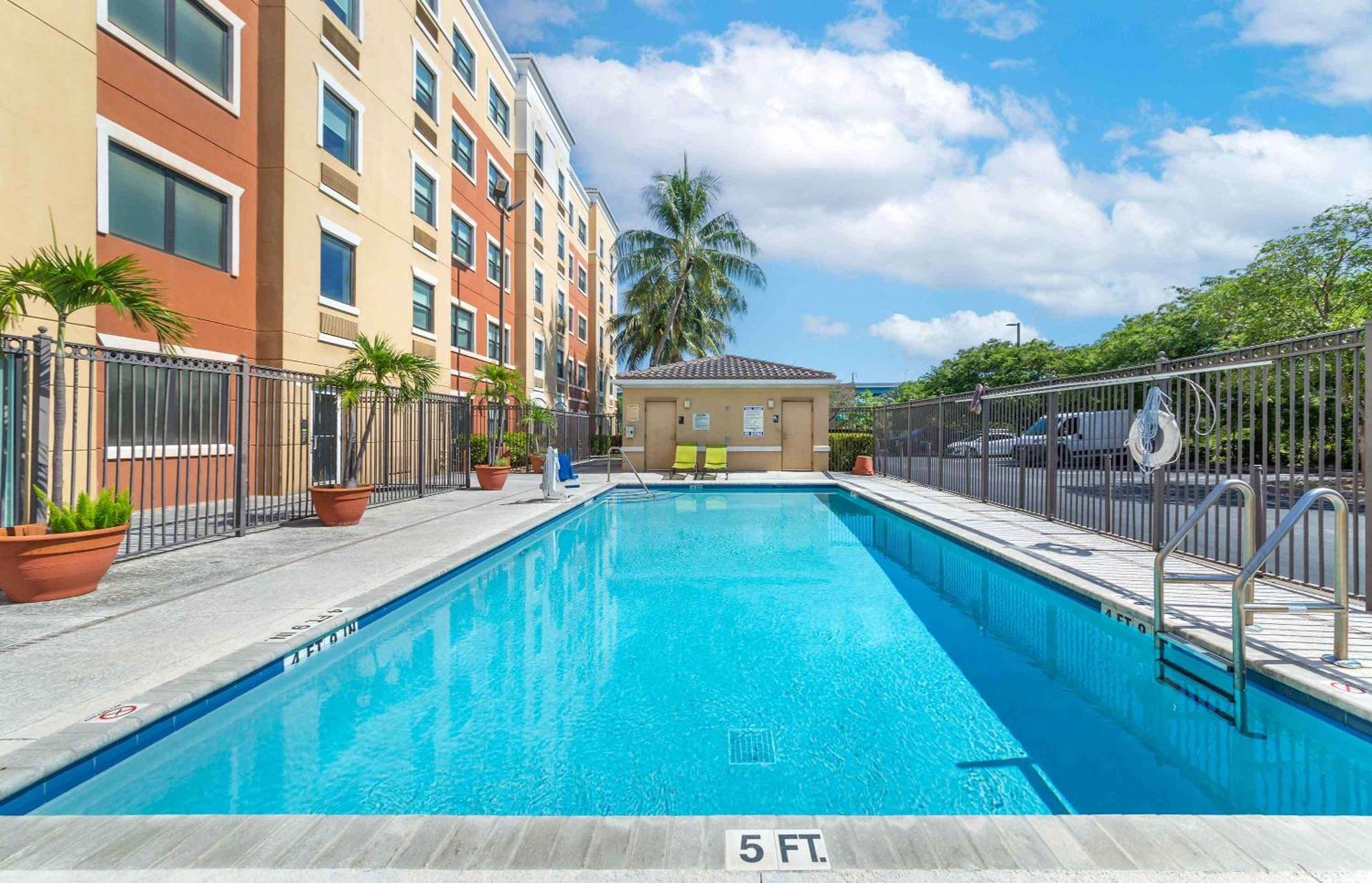 Extended Stay America Premier Suites - Miami - Airport - Doral - 25Th Street Sweetwater Eksteriør bilde